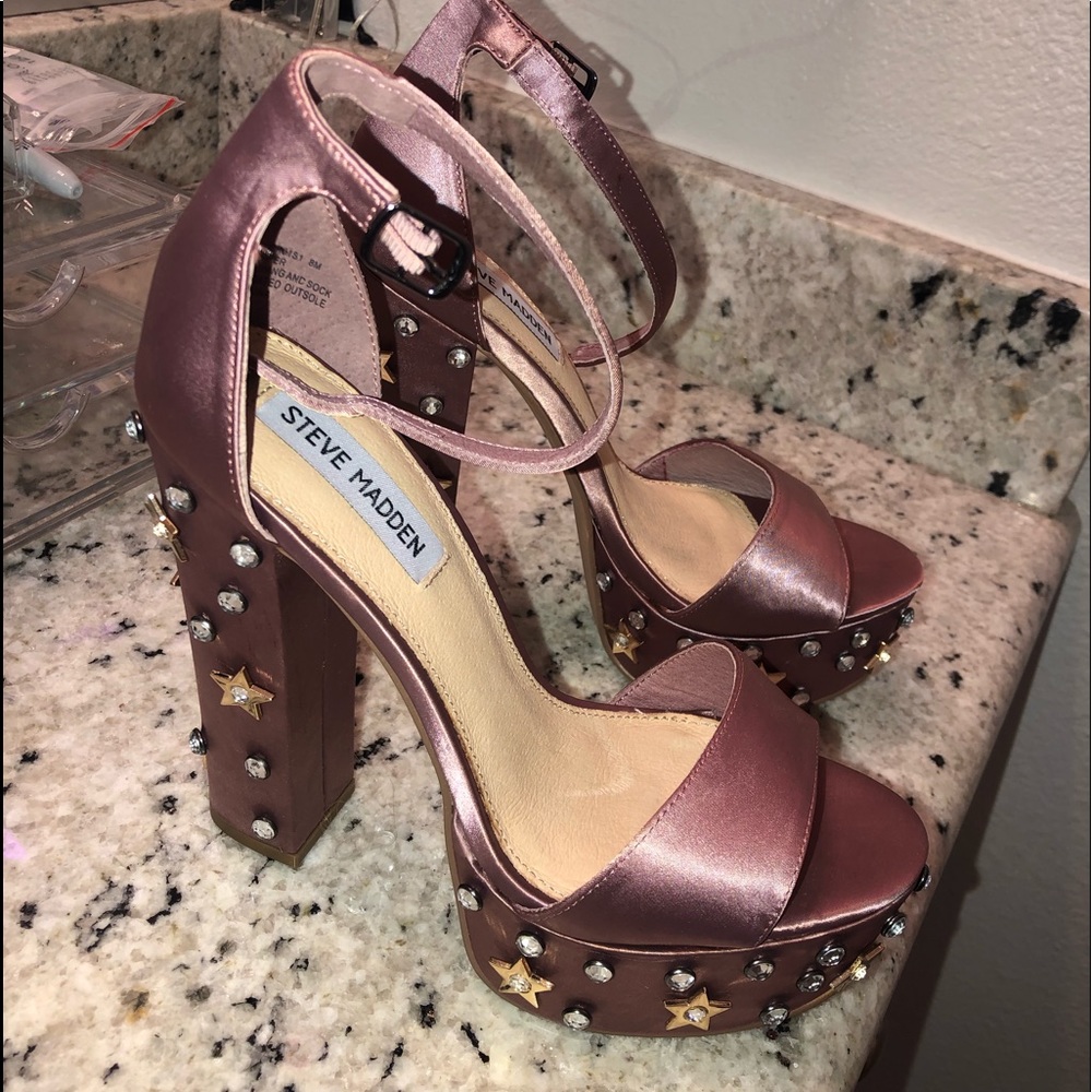 NEVER WORN- Steve Madden rose satin platform heels